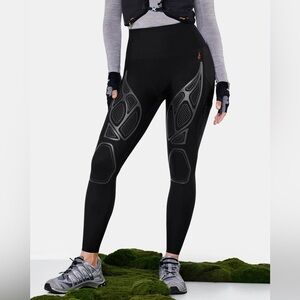 Tech-Compression Black Women's Performance Leggings